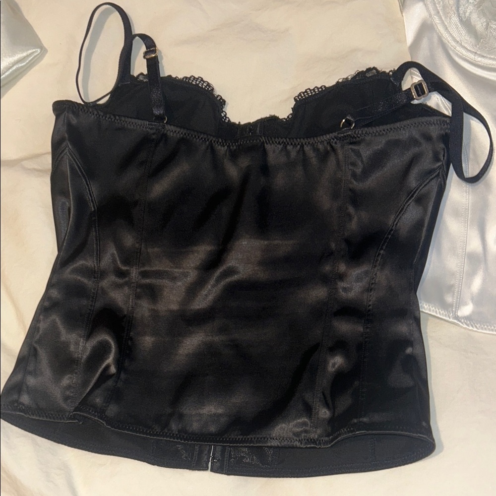 MESHKI Black, White, and Green Corset Tops - Picture 4 of 10